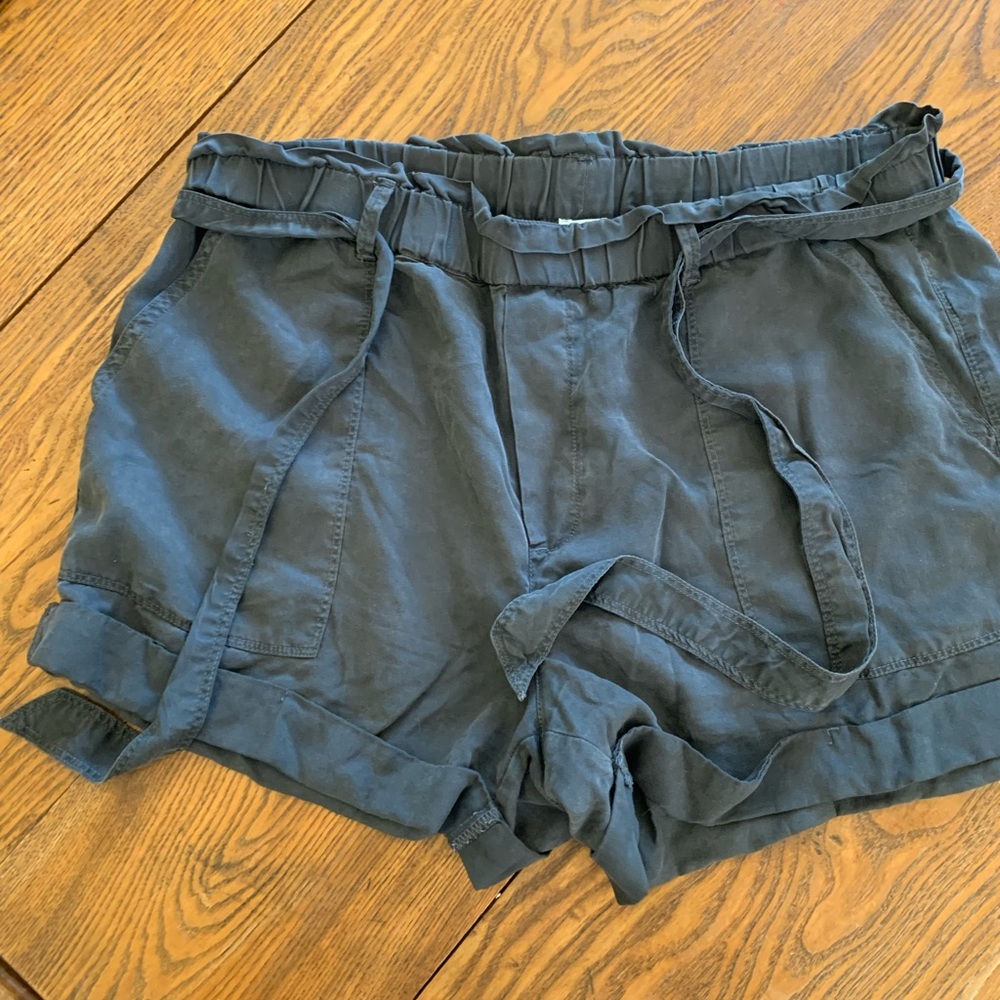 Aerie elastic waist short with cute tie.